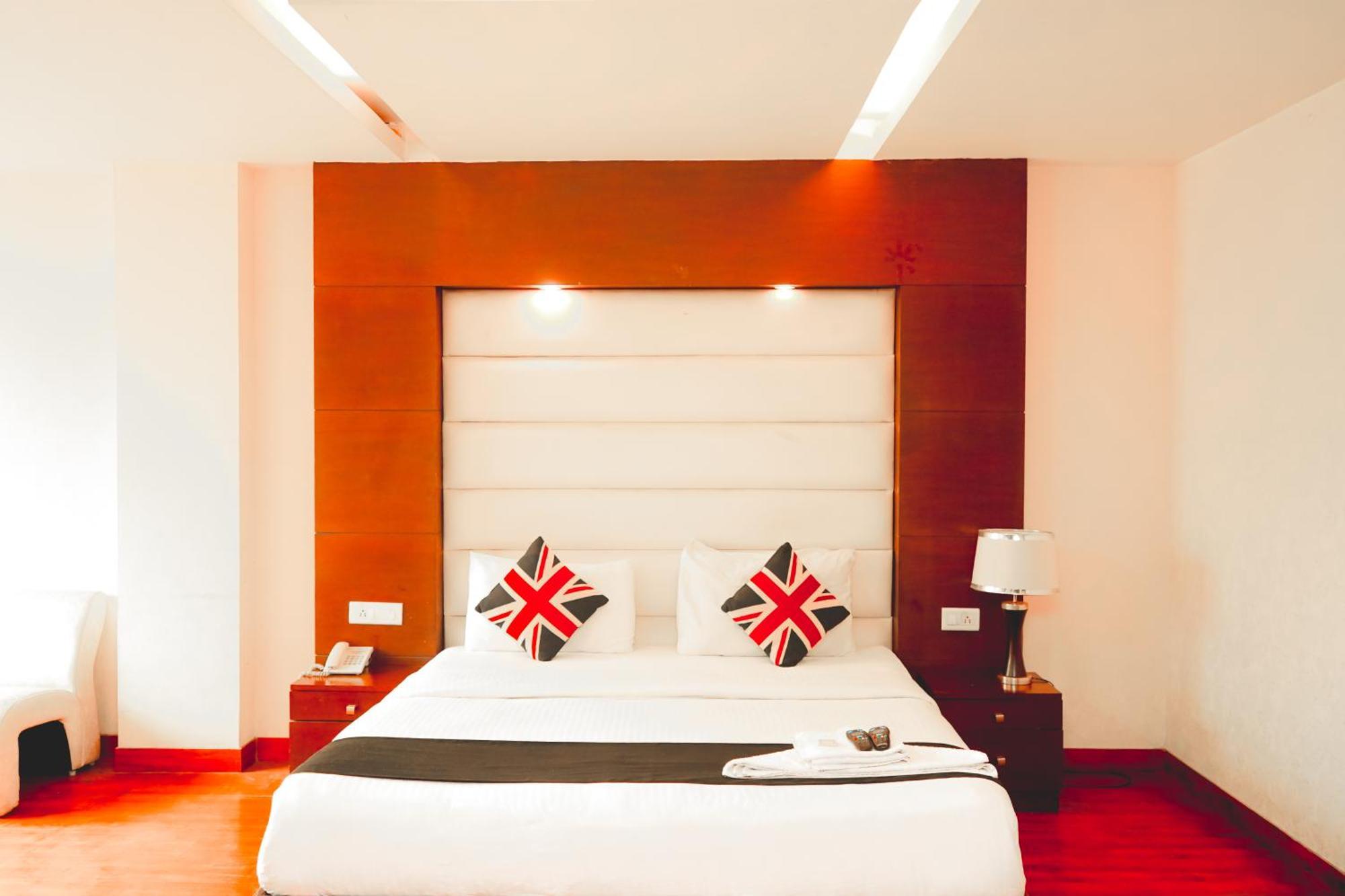 Hotel Sukoon - Ramesh Nagar New Delhi Bagian luar foto