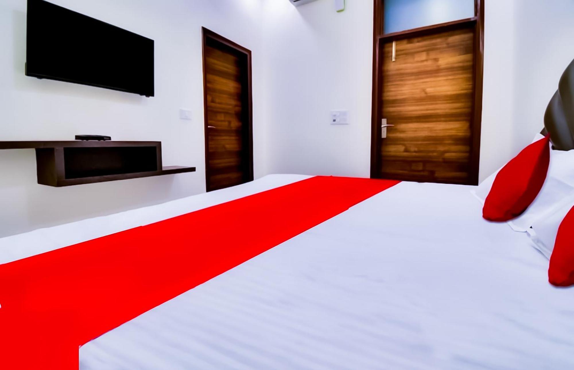 Hotel Sukoon - Ramesh Nagar New Delhi Bagian luar foto